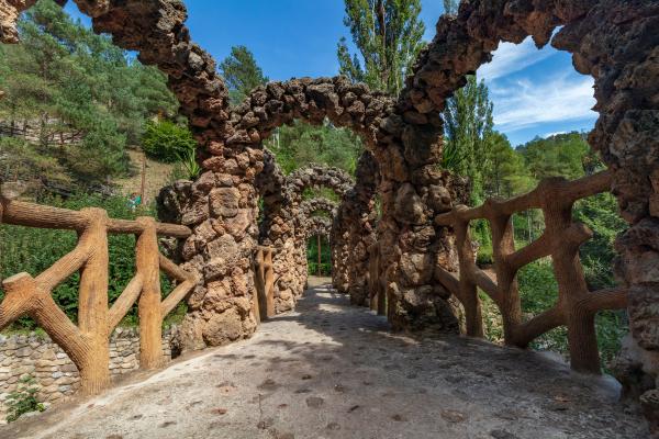 Los Jardines Artigas, una obra de Gaudí en La Pobla de Lillet