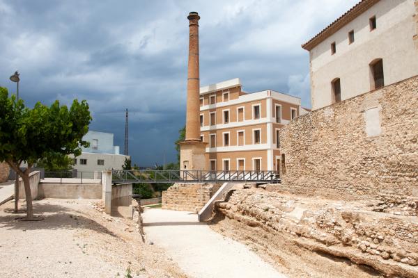 Torre de la Carrova amb nens