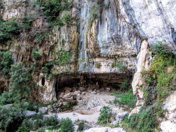 La Cova Pintada y el Racó del Moro, dentro del Parque Natural de Els Ports, en Roquetes