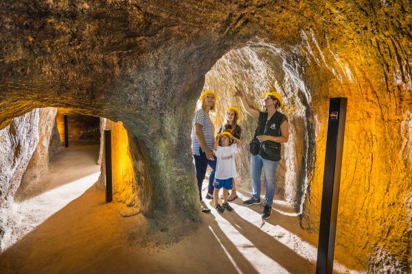El Parc Arqueològic de les Mines de Gavà amb nens