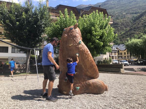 Els arbres convertits ens escultures, a Esterri d'Àneu