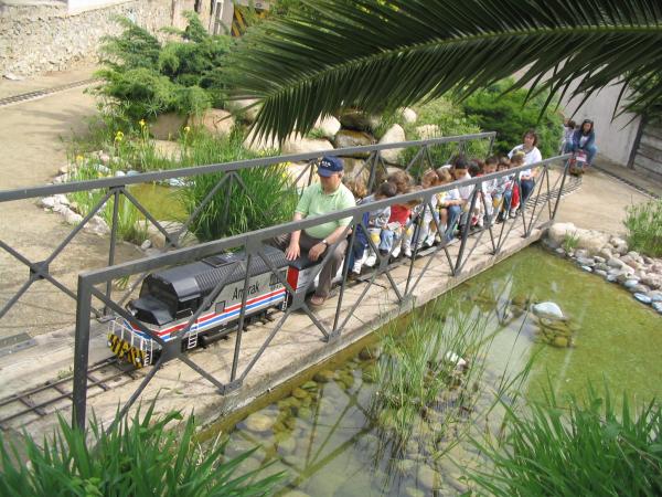 El trenet del Masnou al Parc Caramar amb nens