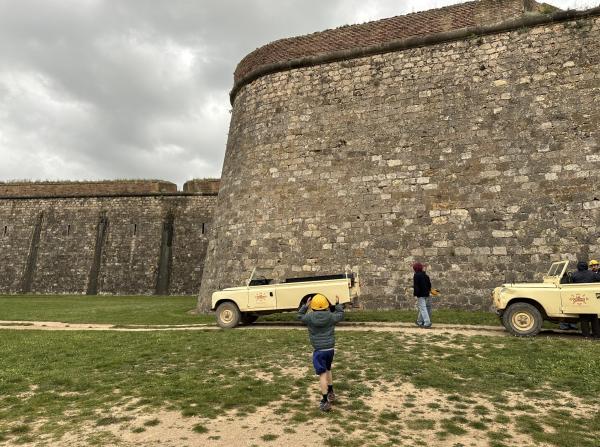 Castell de Sant Ferran de Figueres, una visita amb jeep i zodiac | ESCAPADAAMBNENS.COM
