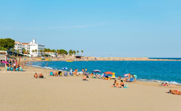 Platja de l'Arenal, a Hospitalet de l'Infant amb nens