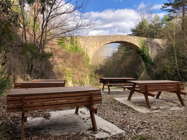 Àrea de lleure del Pont de Vall-llonga amb nens