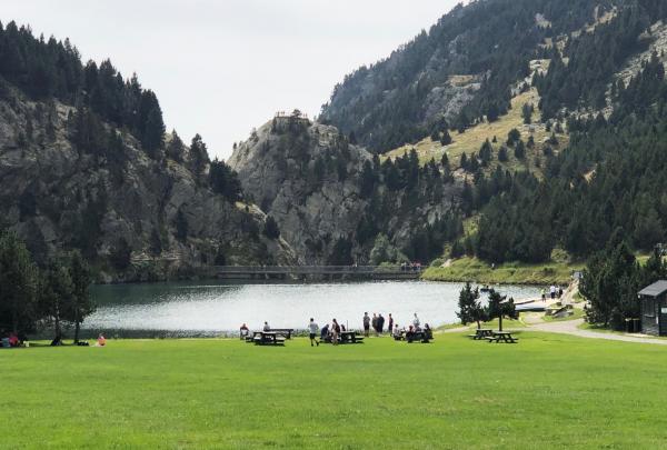 Passeig en barca pel llac de la Vall de Núria i zona de pícnic