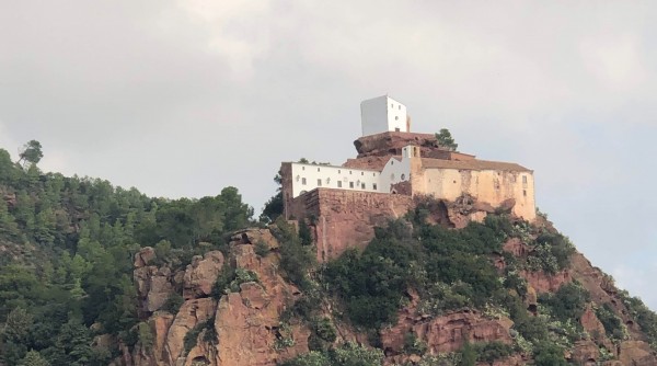 La Roca Foradada i l'Ermita Mare de Déu de la Roca de Mont-roig del Camp